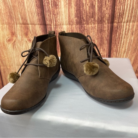 Soft style A hush puppies company brown lace booties with pompoms size 6.5 - Picture 3 of 16